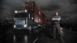 14 грузовиков Scania превратились в самые большие часы в мире () 14 грузовиков Scania превратились в самые большие часы в мире