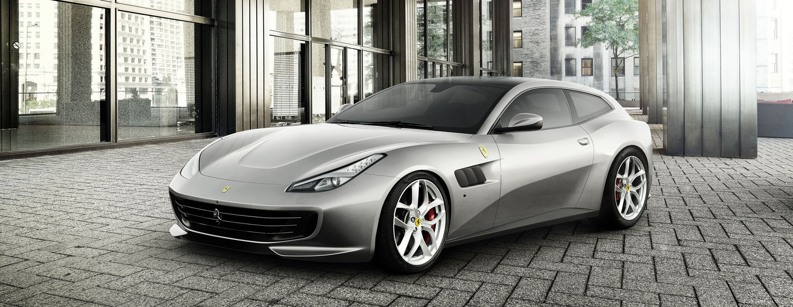 У Ferrari впервые появился четырехместный суперкар с турбомотором
