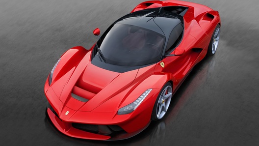 Флагманский суперкар Ferrari вступит в борьбу с землетрясением