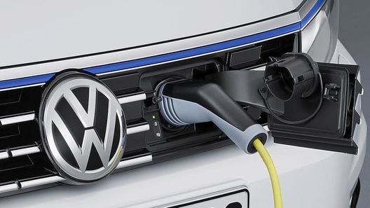 VW подтвердил показ на автомобильном салоне в столице франции e-Golf 2019 модельного года