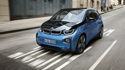 На электрокар BMW i3 назвали российкие цены