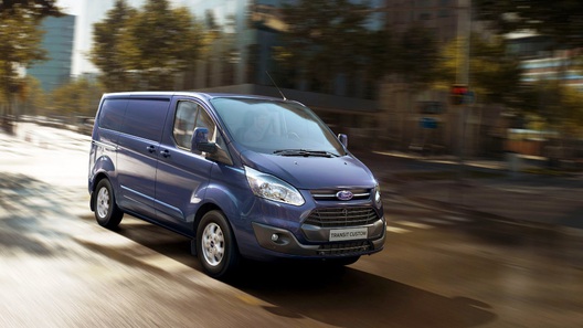 Ford назвал цены на фургон Transit Custom и микроавтобус Tourneo Custom