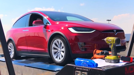 В милиции Люксембурга будут нести службу электрокары Tesla Model S В милиции Люксембурга будут нести службу электрокары Tesla Model S