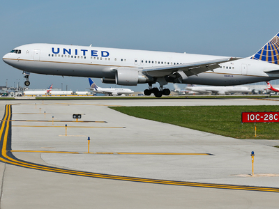 За отказ обслужить мусульманку пассажиры объявили бойкот United Airlines