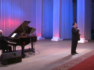 Кобзон посвятил песню Мозговому на концерте в Луганске