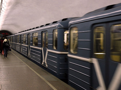 Желтая ветка московского метро остановилась из-за падения пассажирки на пути