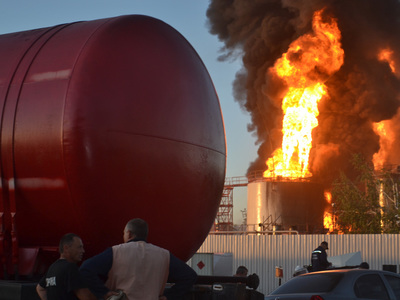 Власть огня. На нефтебазе под Киевом новые пожар и взрыв