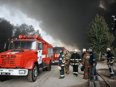 Пожар на киевской нефтебазе: угроза взрывов еще не миновала