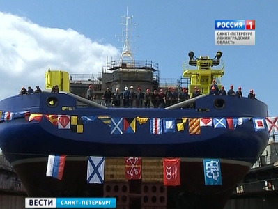 В Петербурге спустили на воду новый многоцелевой корабль ВМФ