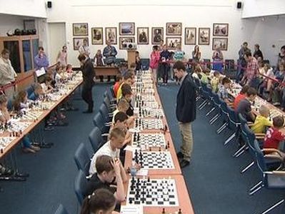 Российские гроссмейстеры дали юным калининградцам сеанс одновременной игры