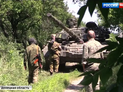 Донбасс: ополченцы передислоцируют технику в тыл