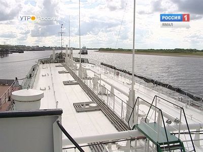 В Заполярье пришел первый танкер с нефтепродуктами