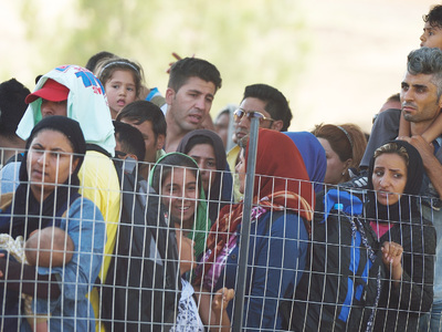 Венгрия не будет пропускать беженцев в Австрию и Германию