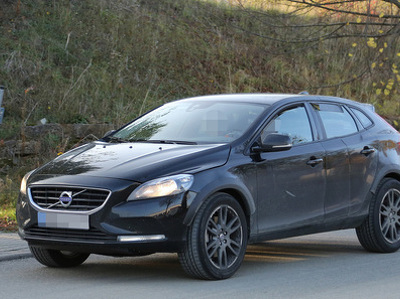 Volvo приступила к тестам небольшого кроссовера