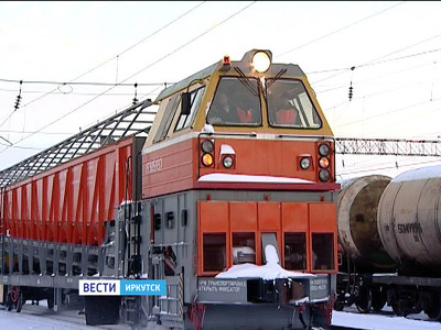 Снегоуборочный поезд вышел на рельсы Иркутской области