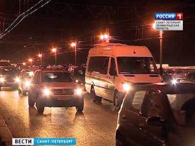 На реализацию Программы по ремонту разбитых дорог в Петербурге не хватает денег
