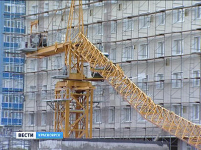 В Красноярске упали два строительных крана