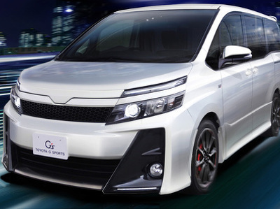 Toyota "зарядила" сразу два минивэна
