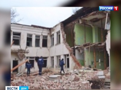 В Каменске-Шахтинском стена Дома офицеров обрушилась на киоск