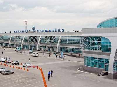 Пассажиропоток аэропорта "Толмачево" упал почти на треть