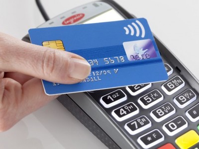 Хакеры научились красть деньги с карт "по воздуху"