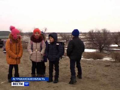 Дети поселка Караагаш вынуждены проходить до школы путь в 10 километров
