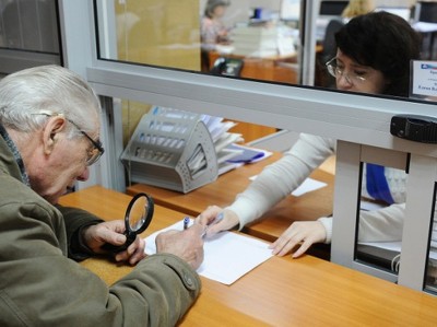 СМИ: обсуждается платеж с работающих для пенсионеров