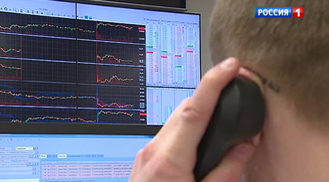 Официальный рубль снизился к доллару и вырос к евро