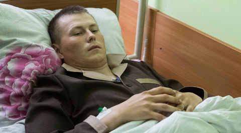 Российский консул навестил в госпитале задержанных в Донбассе россиян