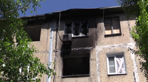 ВС Украины обстреляли поселок Октябрьский возле аэропорта Донецка