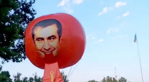 Прощание с Мишей: одесситы запустили Саакашвили в полет на воздушном шаре
