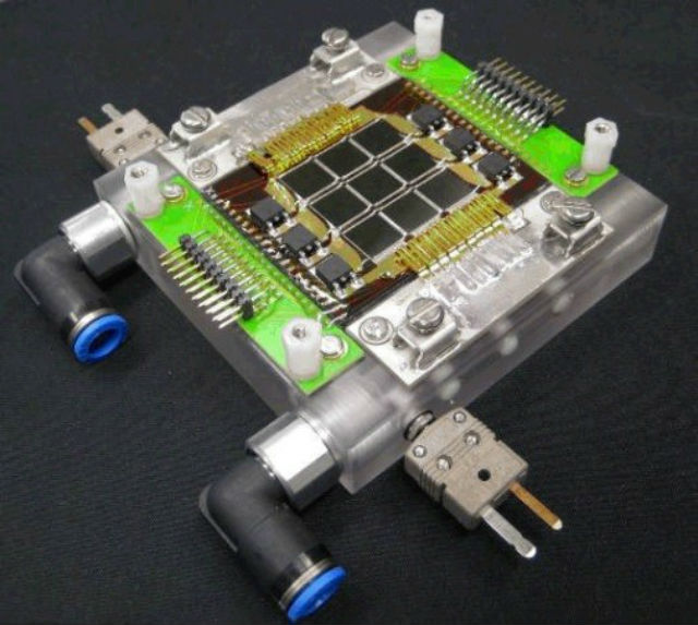 Каждый чип способен генерировать до 57 ватт электроэнергии при работе в течение одного солнечного дня (фото Airlight Energy/IBM). 