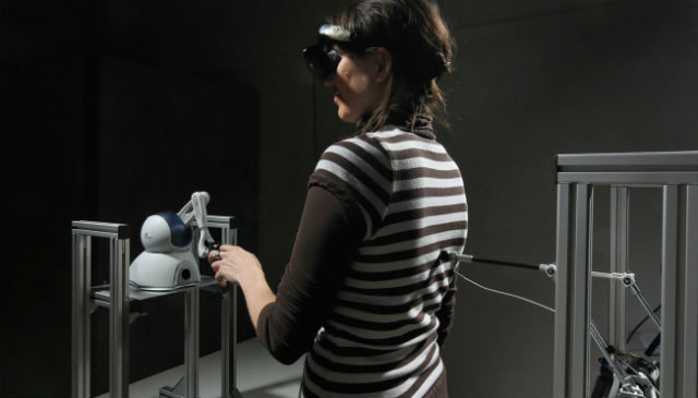 Если ощущаете рядом призрака, вспомните, не находитесь ли вы в лаборатории робототехников (фото Alain Herzog/EPFL). 