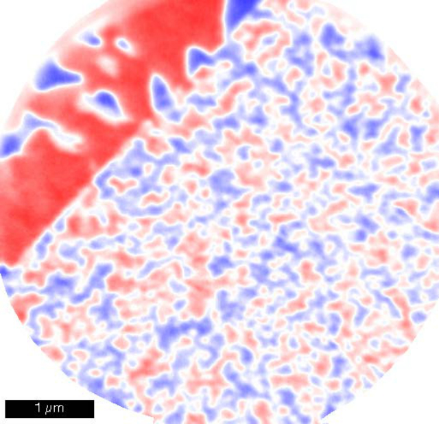 Магнитная микроскопия металла метеорита Бренэм. Красный и синий сигнал – полярно намагниченные области металла (фото James Bryson). 