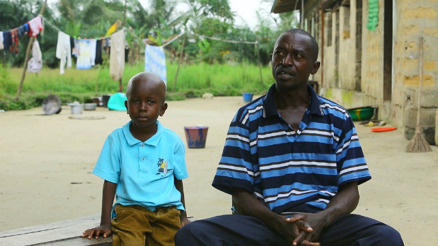 Пережившие заболевание вирусом Эбола Уильям и Патрик Пупеи из Либерии (фото #ISurvivedEbola/Flickr). 