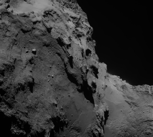 Контакт между двумя областями кометы – Анубис и Сет (фото ESA/Rosetta/MPS for OSIRIS Team MPS/UPD/LAM/IAA/SSO/INTA/UPM/DASP/IDA). 
