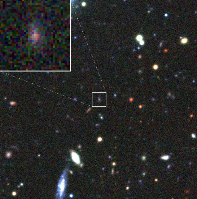 Снимок телескопа CFHT, на котором видна галактика, лежащая прямо перед сверхновой (фото Kavli IPMU/CFHT).