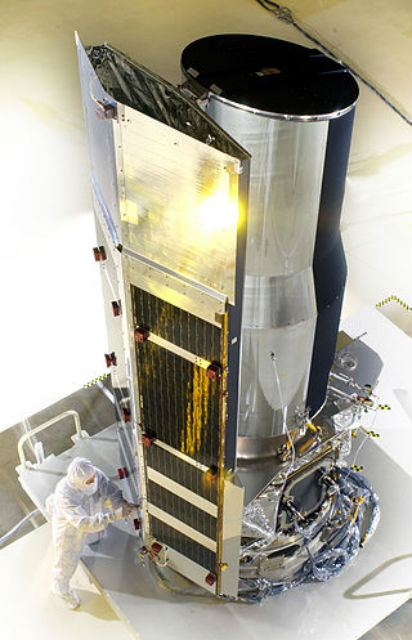 Телескоп "Спитцер", ныне изучающий космическое излучение в инфракрасном диапазоне (фото Wikimedia Commons). 